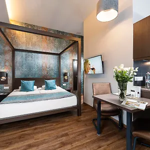 **** Hotel Opera Garden & Ungaria