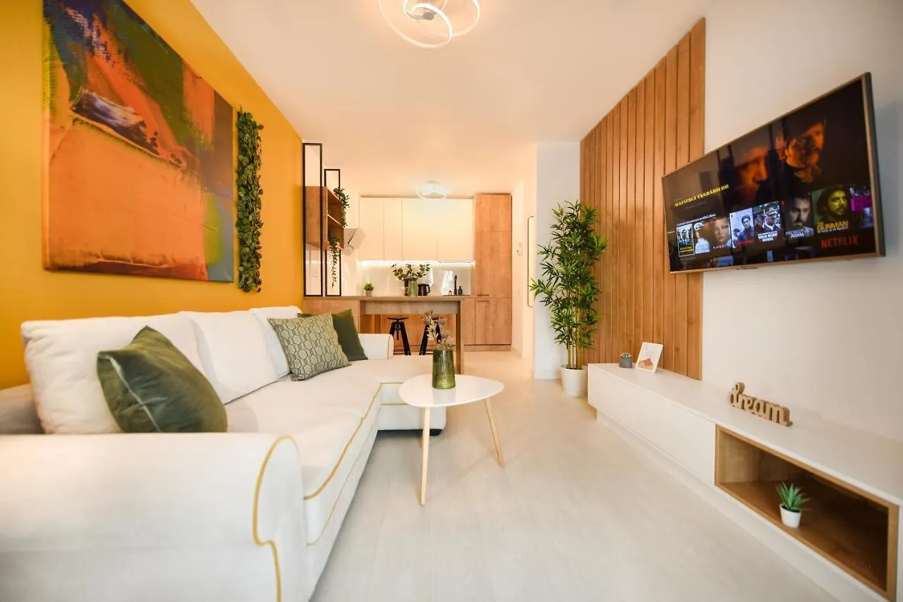 דירות בוקרשט Colorful Fusion - Modern 1Br Near Romexpo Center
