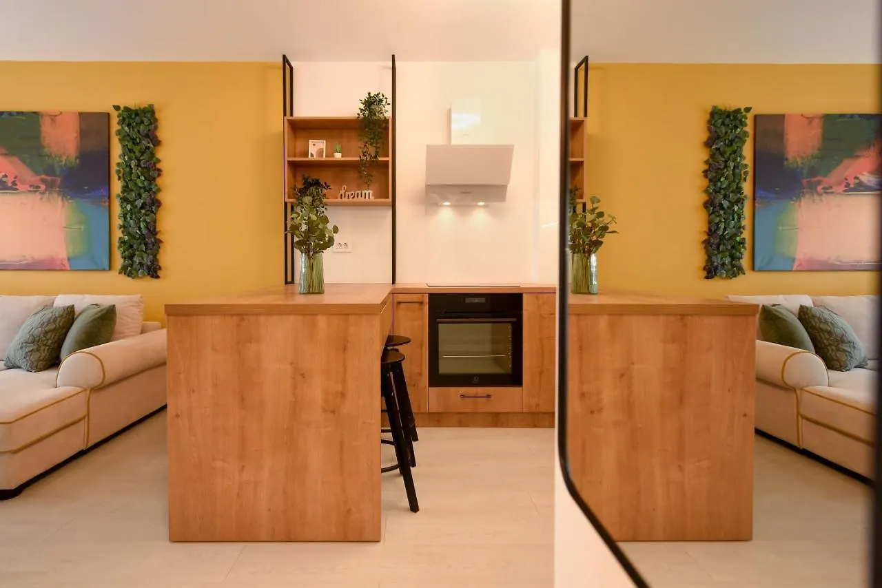 דירות בוקרשט Colorful Fusion - Modern 1Br Near Romexpo Center