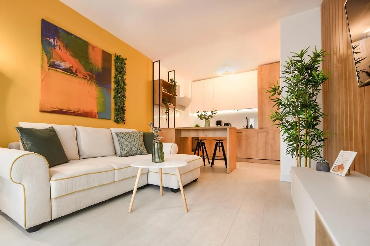 דירות בוקרשט Colorful Fusion - Modern 1Br Near Romexpo Center