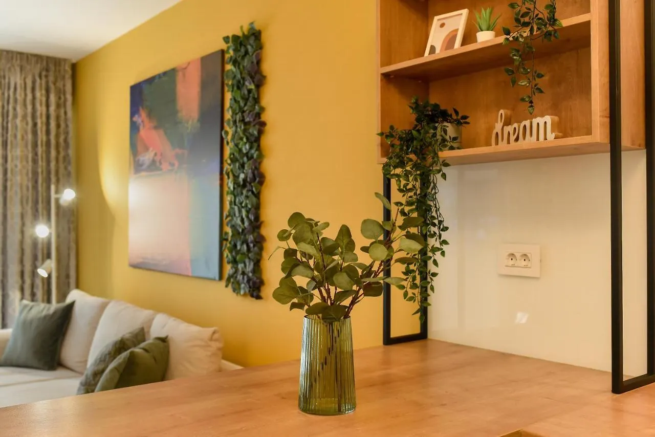 דירות בוקרשט Colorful Fusion - Modern 1Br Near Romexpo Center